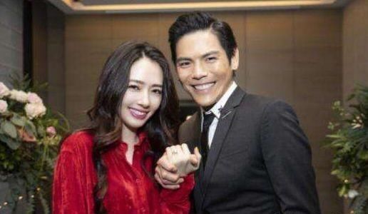 向佐成功求婚郭碧婷,前女友微博晒照7字回应,