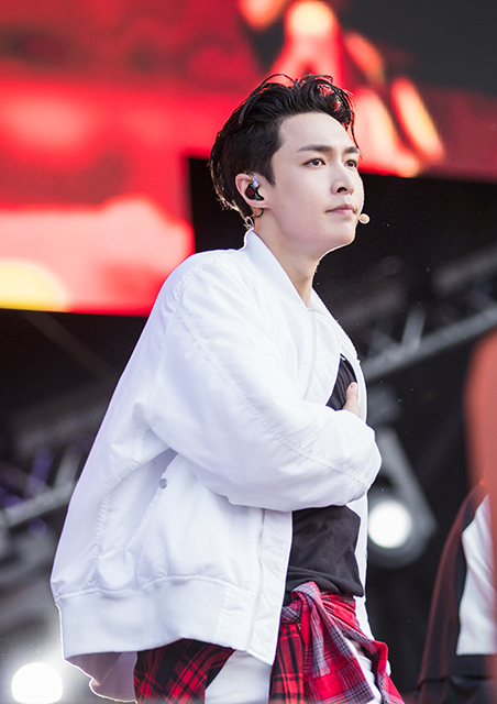 张艺兴成首位登上芝加哥音乐节华人 霸气演唱中文歌曲