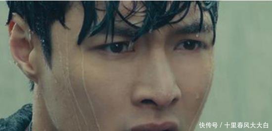 今天的雨下得好大, 依萍都变成潘长江了, 她怎么