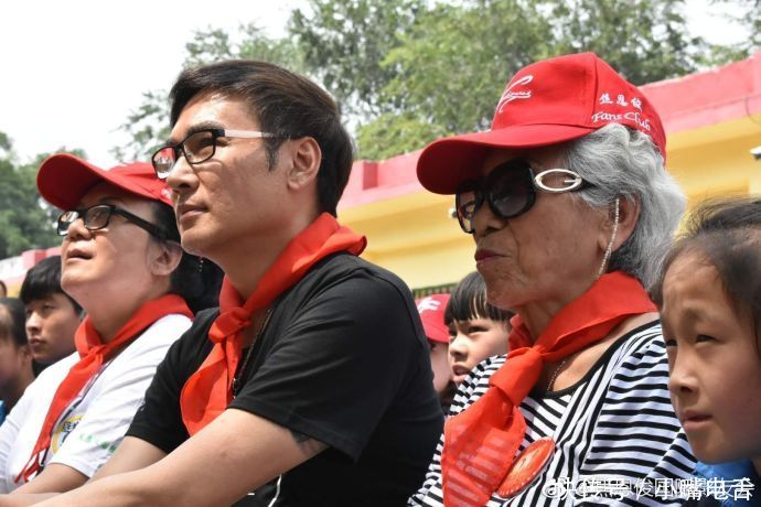 焦恩俊做慈善二十一周年,这次又捐了十万块学