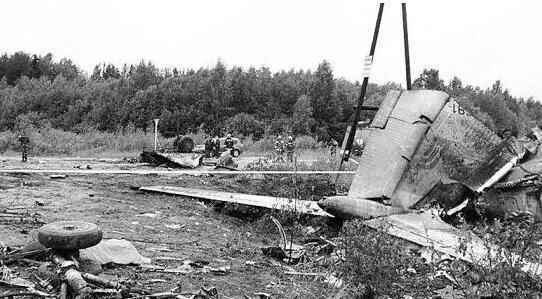 广西桂林飞机坠落事件,141人空难死无全尸