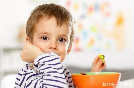 两岁的宝宝每天应该吃什么?这些食物少不了,对