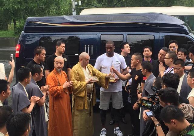 少林寺传人自创保镖公司,护卫过施瓦辛格,被邀