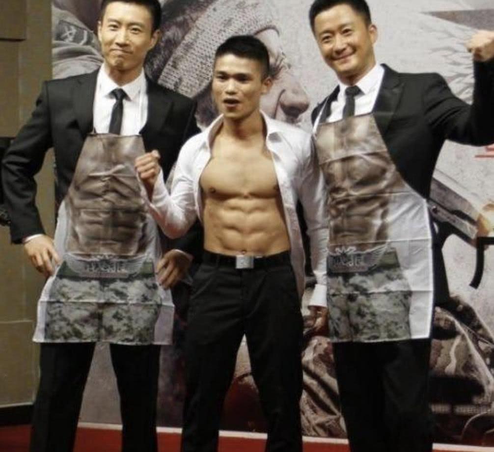 他是战狼2中真正的特种兵,没有一句台词,真实