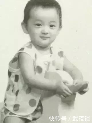 男星的童年照,黄子韬熊猫眼,张艺兴萌翻,易烊千