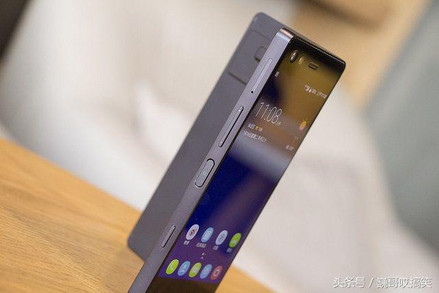 中兴发布折叠双屏手机,到底值不值得购买?