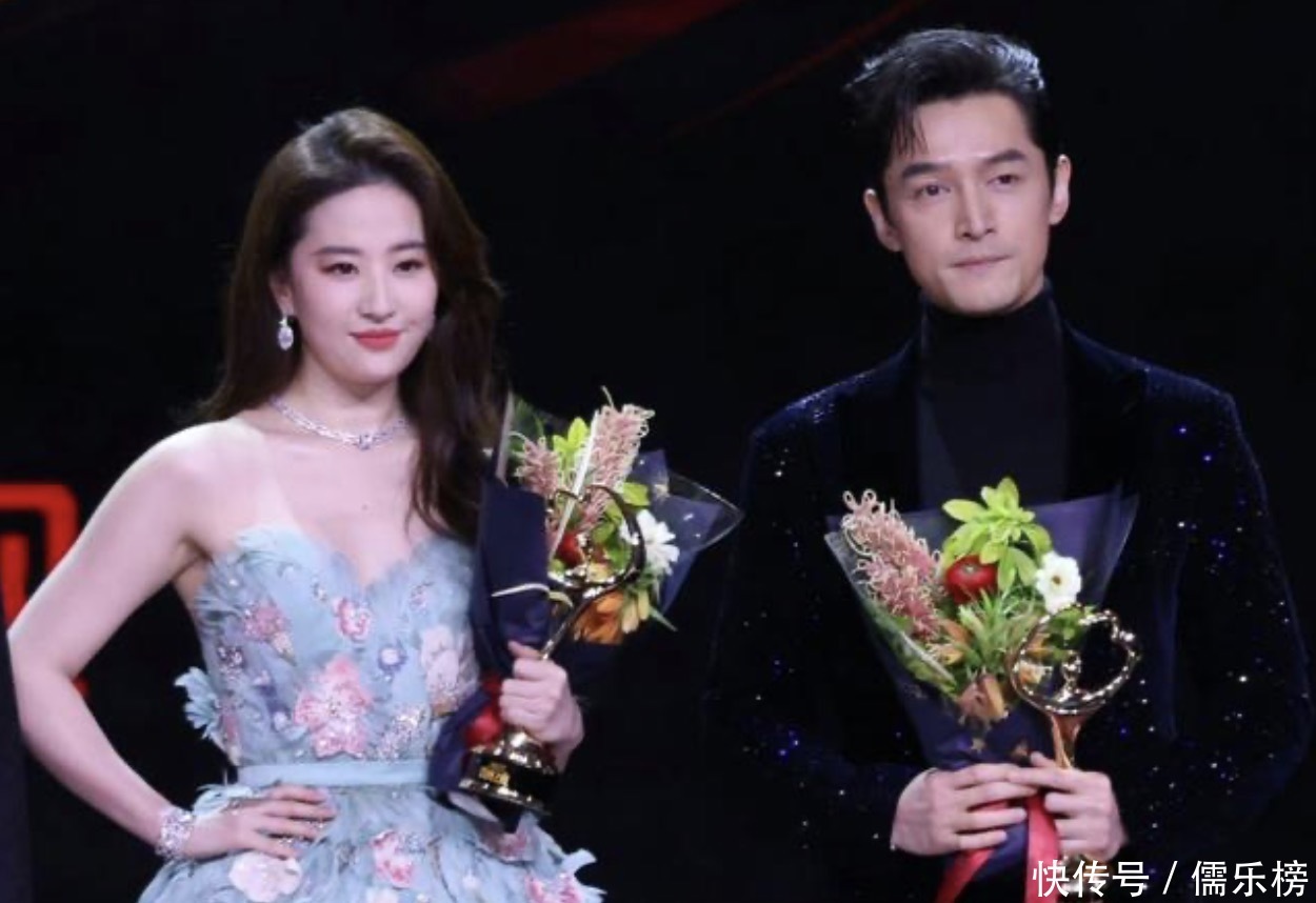 微博之夜奖项疑内定，分别由成毅白鹿两人获得，冯小刚曾曝过业内各大奖项内幕- 360娱乐