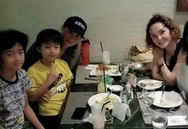张柏芝曝合照，五官立体的妈妈很抢镜，儿子也越长越像谢霆锋