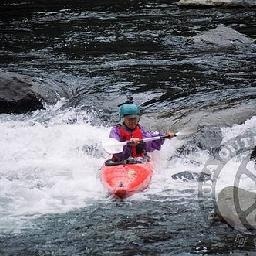 广西南宁街头单支手臂流浪歌手高歌一曲《姑娘