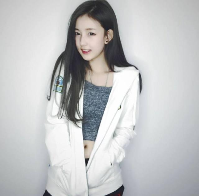 快手曾经一姐炫迈妹风格大变,满身社会气息,深