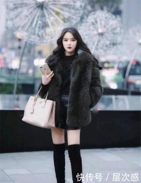 街拍:超可爱的小姐姐,身材紧致动人,傲人身材不一般