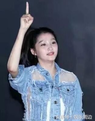 关晓彤出席活动不穿美女险走光!用手捂住,真是美乳丝袜美腿内衣情趣图片