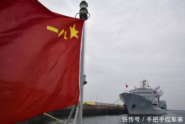 中华补给第一舰洪泽湖舰服役38年后光荣退役