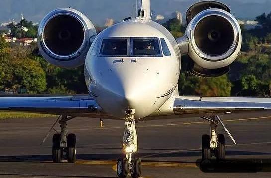 首富位置瞬间跌落的许家印座驾是什么?马云见