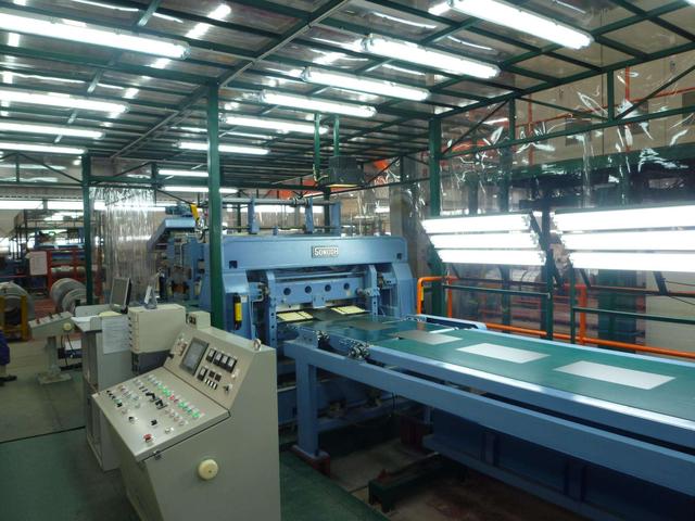 国产航母用的钢板,美国福特号用的钢板,对比之