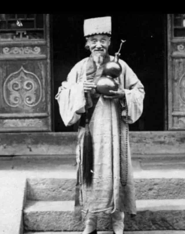 清末道士老照片, 个个仙风道骨, 最后一位很像西