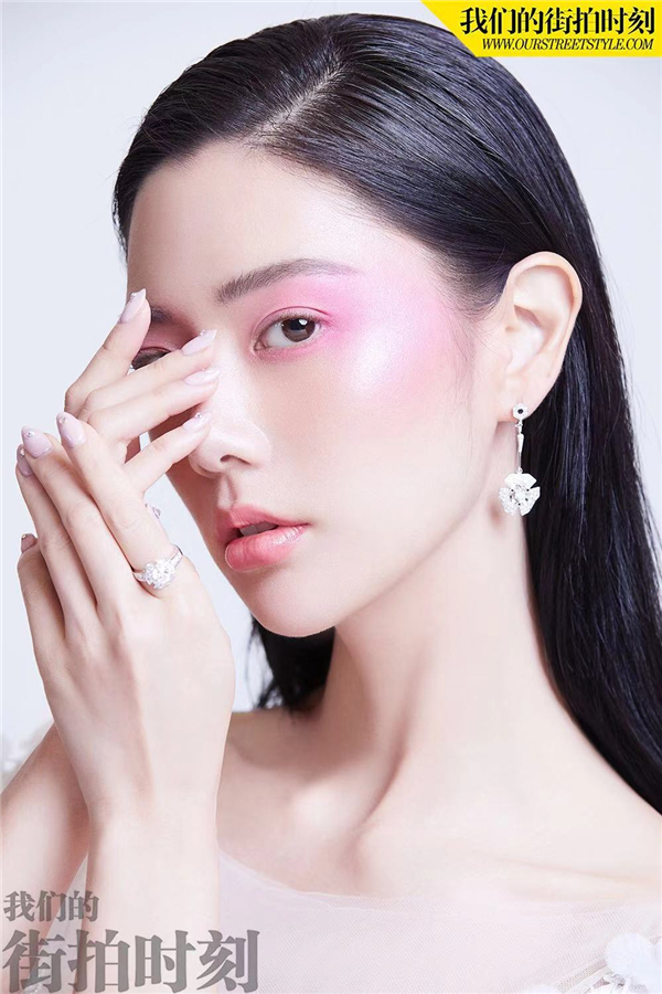 克拉拉更新写真大片 完美身形诠释高级性感