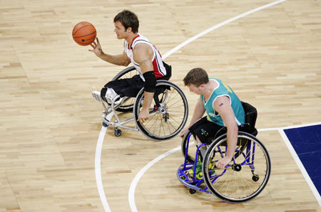 我国残疾人轮椅篮球运动始于1984年.