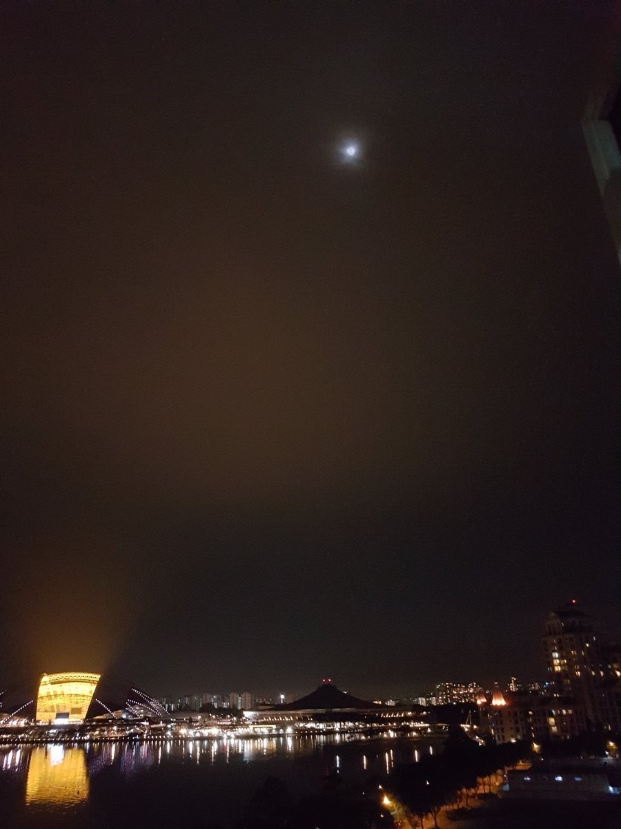 全球各地超级月亮大比拼,新加坡的真令人心塞~