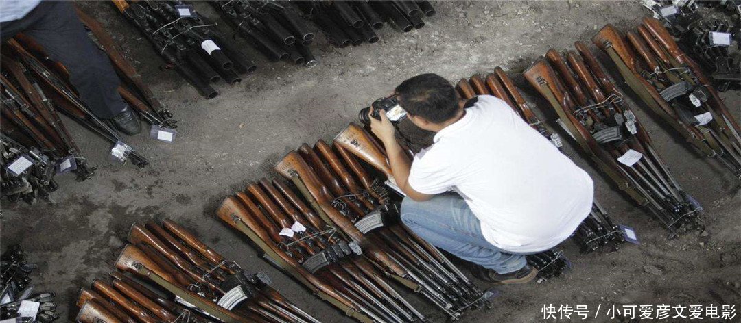 美国突然再度退群,特朗普演讲遭民众扔手机,