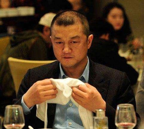 李亚鹏窦唯都出现秃头,陈奕迅陷入困境,而他