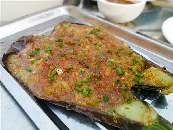 郑州夜市新秀\"洛阳王胖子涮牛肚\"开张 食客们争相尝鲜