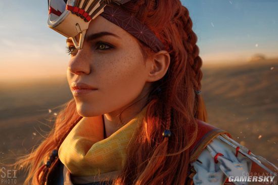 俄妹cos地平线黎明时分女主大战机器人科幻特效拉满