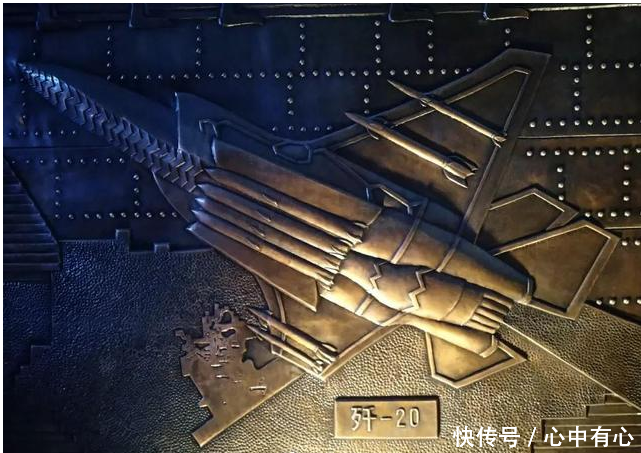 歼20单发莫名泄密!居然是因为一个艺术品