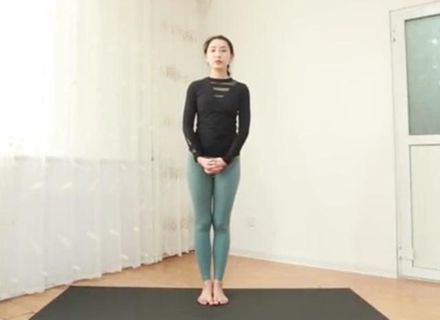 瑜伽基础篇站立捉趾式,提升平衡能力,体式做得