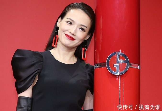 他曾当服务员被客人骂哭,他一贫如洗,娱乐圈身