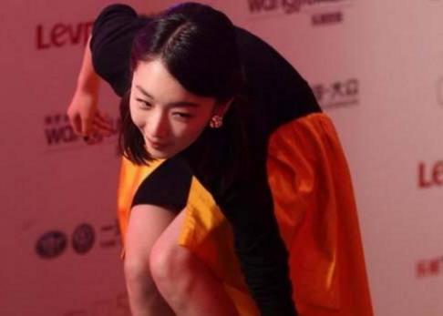 赵韩樱子红毯上休克晕倒,有人心疼有人质疑,黄