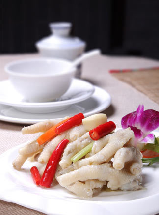 那么怎么才能做一盘绝味泡椒凤爪既清脆爽口,够辣,够味,够过瘾