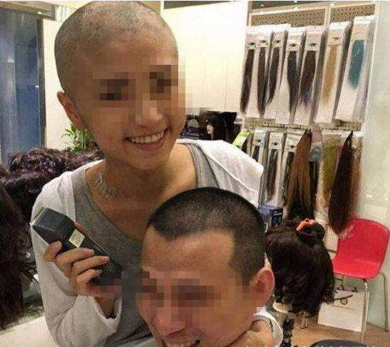 女子怀孕5个月，夫妻一起“剃光头”！老板: 不收你们钱！