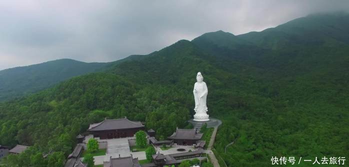 李嘉诚捐修的寺庙,耗资15亿,不收门票还给白吃