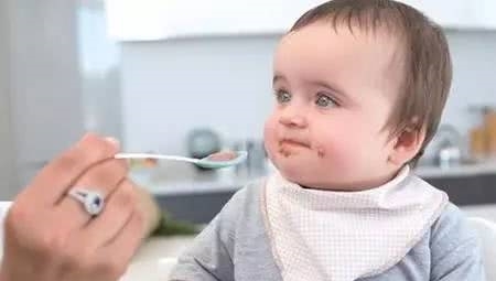 不同月龄的宝宝 如何训练咀嚼能力