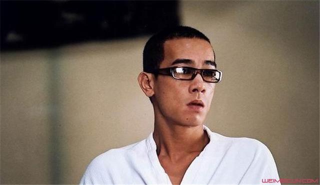 陈小春第一任妻子是谁 脾气火爆差点令妻子离