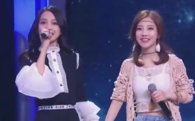 155cm的冯提莫和158cm的张韶涵同框,网友:谁