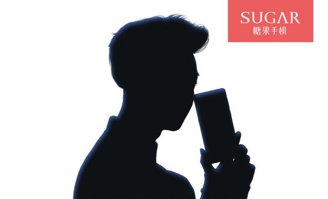 黄子韬疑似代言SUGAR糖果手机,造型颜值让人