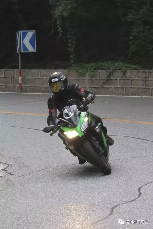 技巧篇--摩托车跑山的技巧和注意事项