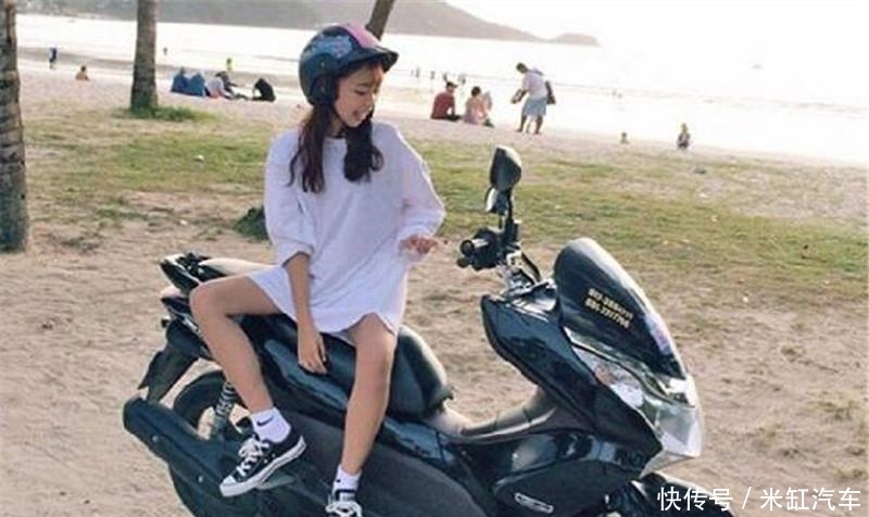 女生为什么喜欢侧着坐摩托车?女神:不想让男人的想法得逞! 御匾会公馆注册