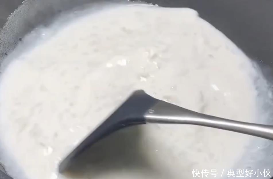 天气热来一盘凉粉吧,冰凉爽滑,香辣美味,好吃到美食节河南图片
