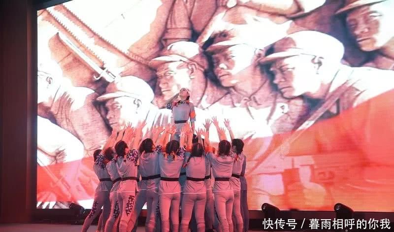 改革开放四十周年暨国防教育进校园文艺汇演