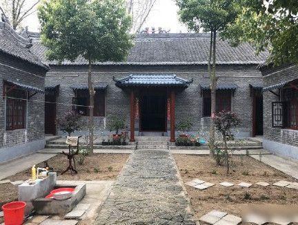 李嫣和母亲迪拜度假 李亚鹏清明独自回老家祭祖