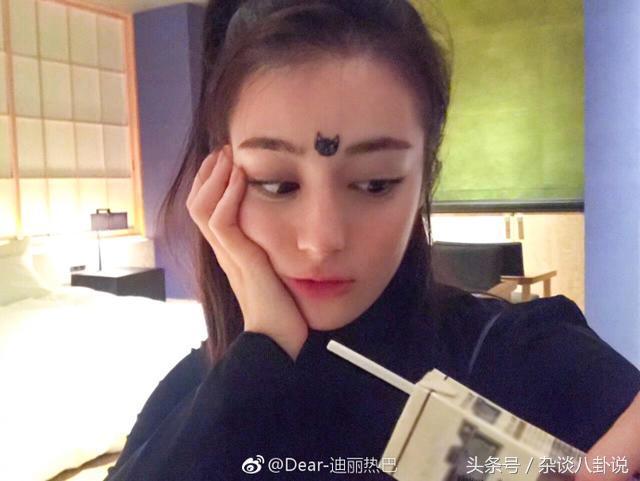迪丽热巴抛出最新美照!焦点全在眉心!网友:一看