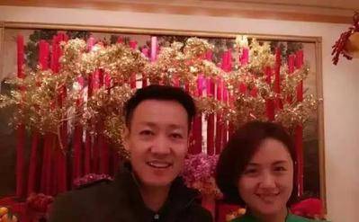 长得帅又专情，娶小1岁初恋恩爱12年，如今10女儿颜值随了他