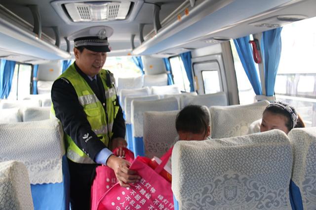 景谷交警大队积极做好岁末年初重特大 道路交