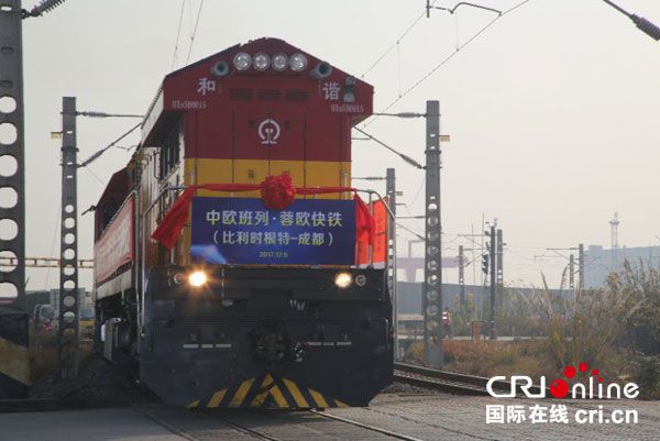 跃居新一线城市榜首 成都走过怎样的\"蝶变之路\"