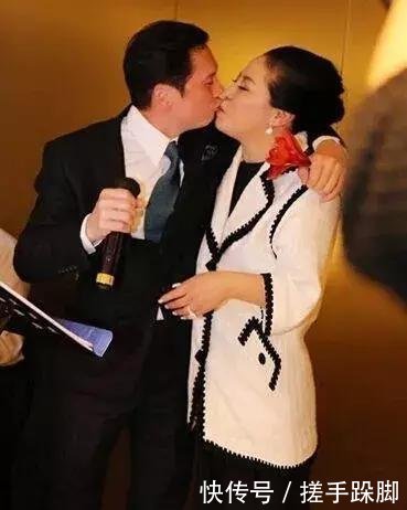 向华强有钱有颜值,为什么专宠向太30年?看看向