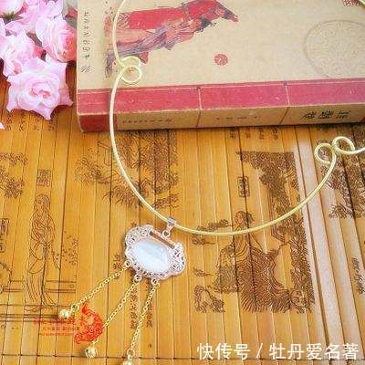 《红楼梦》中,贾宝玉的通灵宝玉因何摔不碎?答