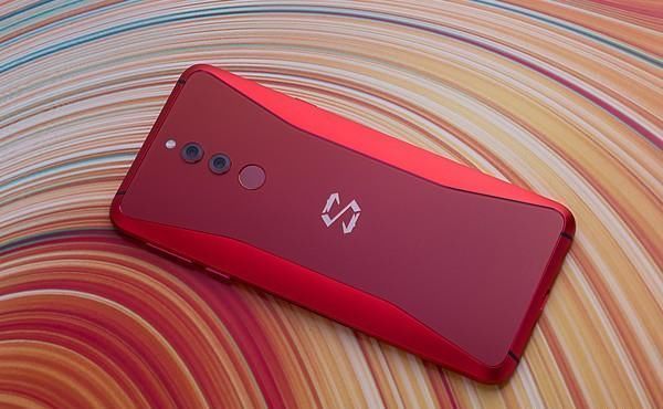 紧随小米9发布 黑鲨打孔屏骁龙855游戏手机呼